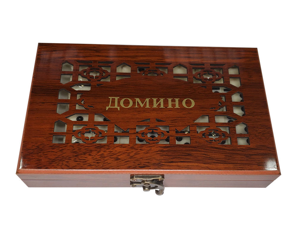 Домино в деревянной шкатулке